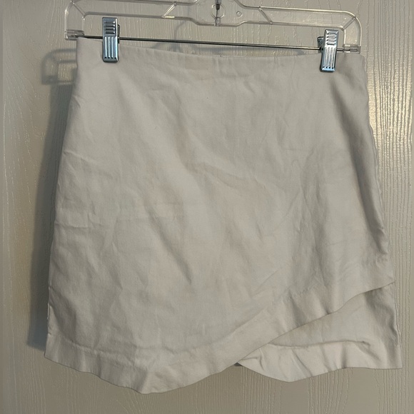 Versona Dresses & Skirts - Versona | Cream Mini Skirt | Size Small